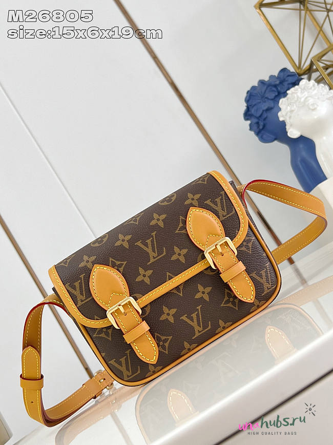 Louis Vuitton Satchel Wearable Wallet 19.5x15x6cm - 1