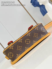 Louis Vuitton Satchel Wearable Wallet 19.5x15x6cm - 5