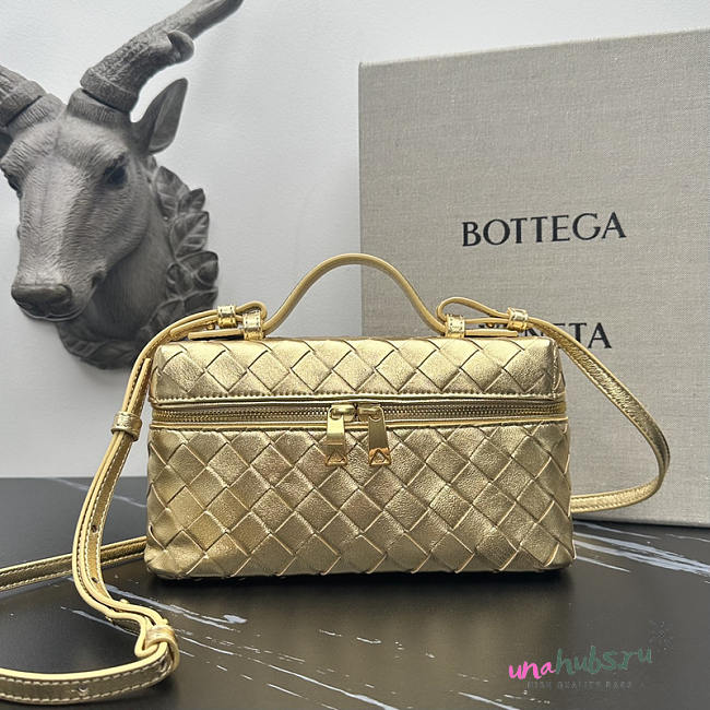Bottega Veneta Bang Bang Intrecciato Vanity Case Gold 22x12.5x5cm - 1
