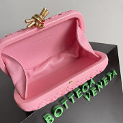 Bottega Veneta Knot Pleated Leather Clutch Bag In Pink 20.5x6x12cm - 2