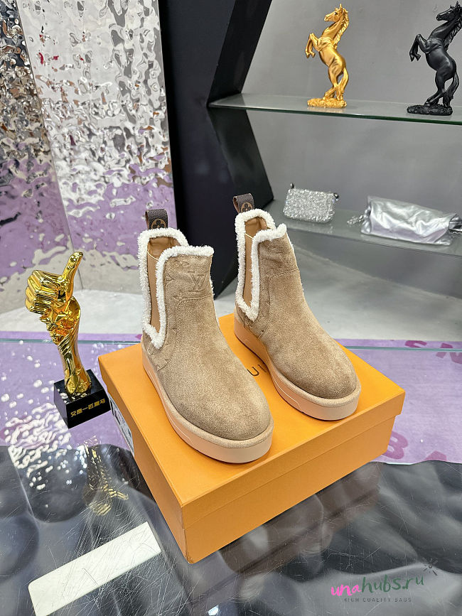 Louis Vuitton Aspen Chelsea Ankle Beige Boot - 1