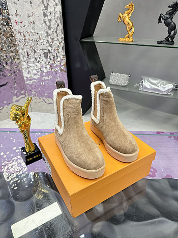 Louis Vuitton Aspen Chelsea Ankle Beige Boot