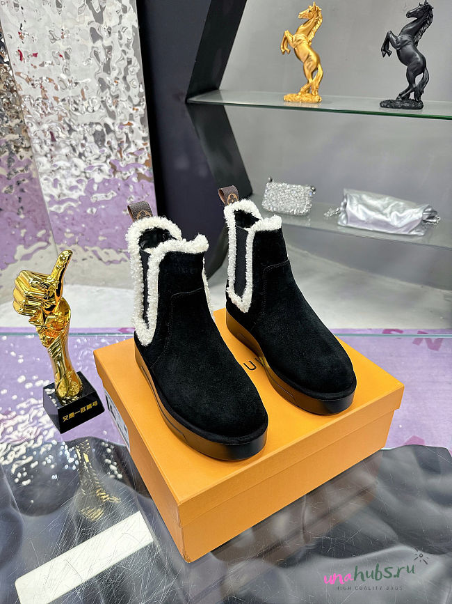 Louis Vuitton Aspen Chelsea Ankle Black Boot - 1
