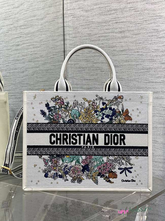 Dior Lucky Medium Book Tote White Zodiac Flowers 36.5x28x16.5cm - 1