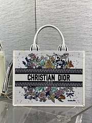 Dior Lucky Medium Book Tote White Zodiac Flowers 36.5x28x16.5cm - 1