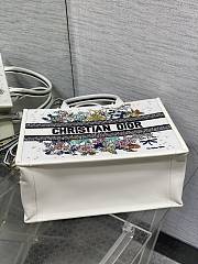 Dior Lucky Medium Book Tote White Zodiac Flowers 36.5x28x16.5cm - 4