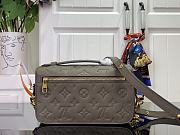 Louis Vuitton Pochette Métis East West Grey 21.5x13.5x6cm - 2