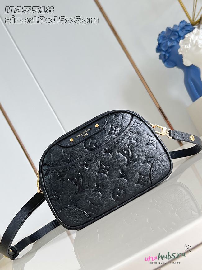 Louis Vuitton Tiny Camera Bag Black 19x13x6cm - 1