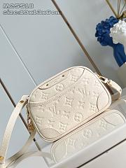 Louis Vuitton Tiny Camera Bag White 19x13x6cm - 1