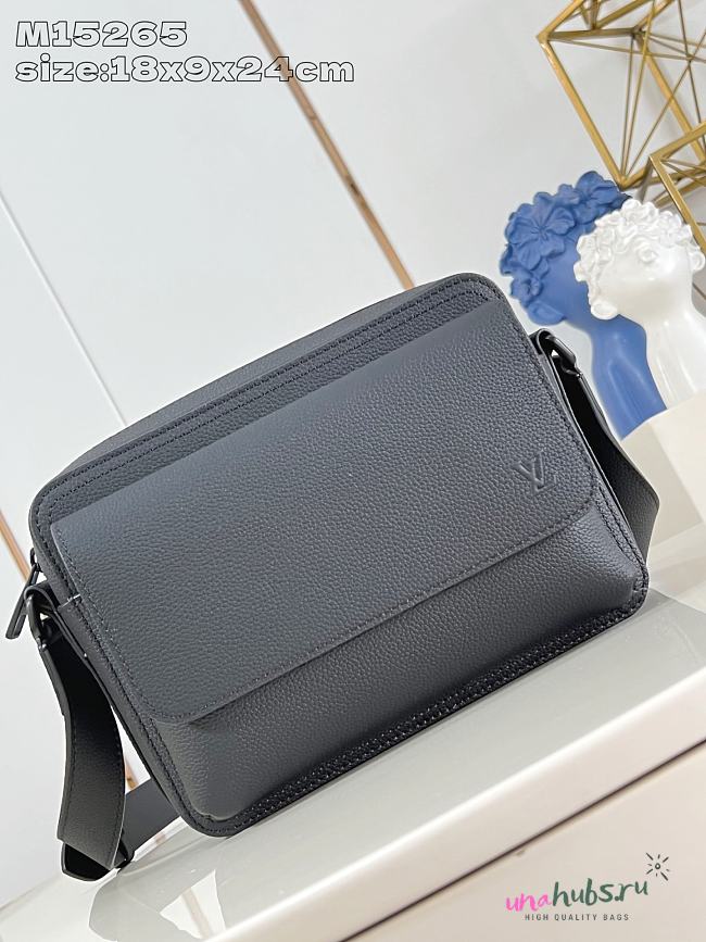 Louis Vuitton Boarding Messenger Black 24x18x9cm - 1