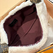 Louis Vuitton Pochette Mia Shearling 22x14.5x8cm - 5