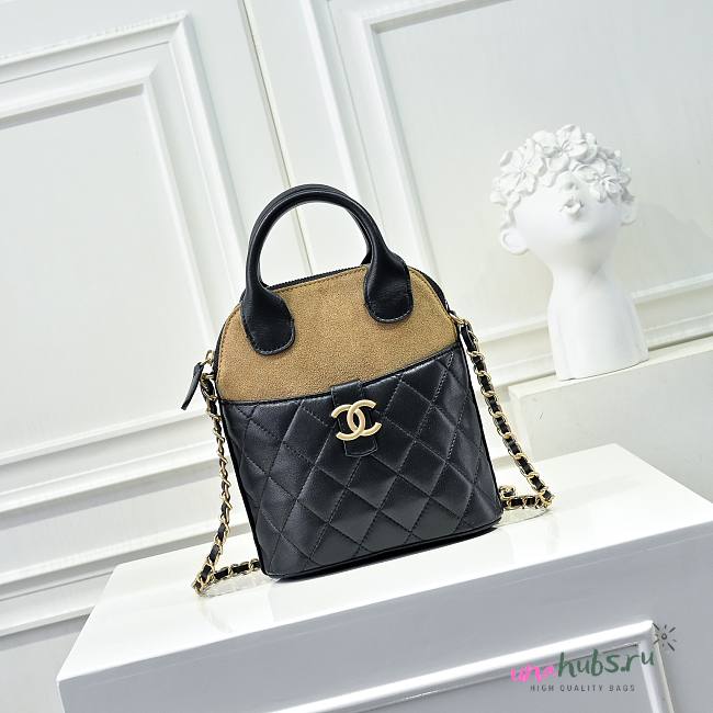 Chanel Clutch with strap Black Suede 18x17x6cm - 1