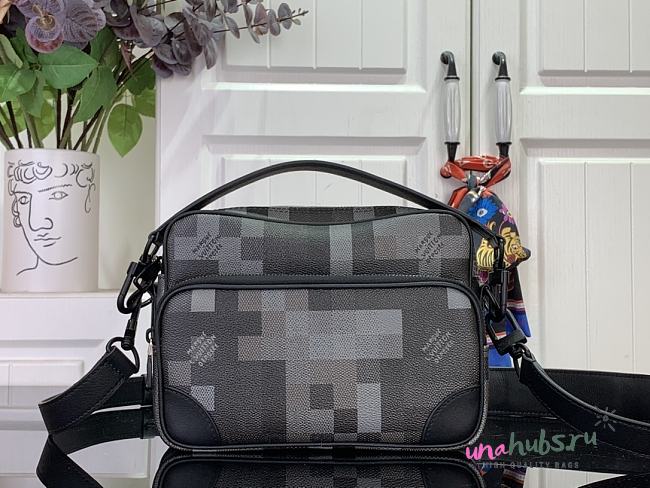 Louis Vuitton Nil Messenger Black 25x17.5x11cm - 1