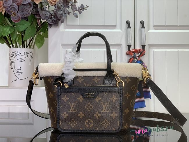 Louis Vuitton Neverfull Inside Out BB Shearling 26.5x16.5x11cm - 1