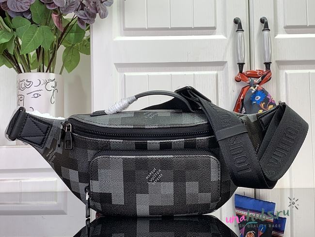 Louis Vuitton Rush Bumbag Black 30x15x8cm - 1