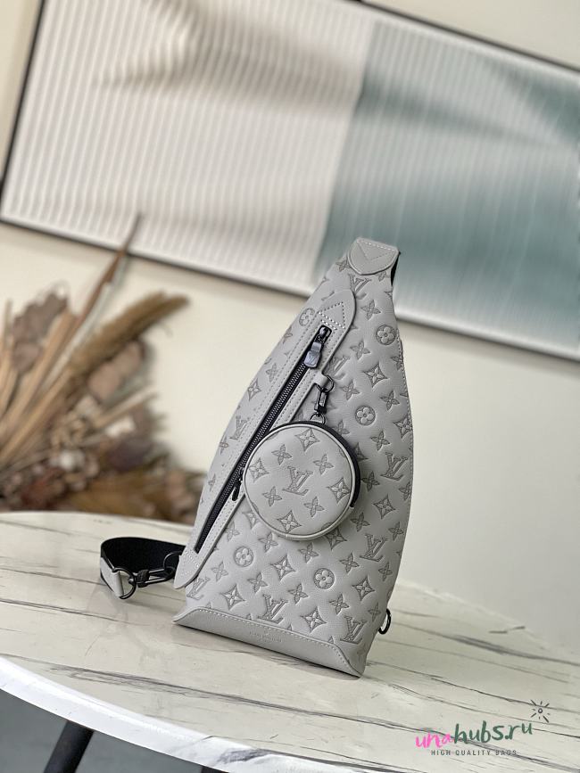 Louis Vuitton Duo Slingbag Monogram Shadow Grey 42x20x6cm - 1