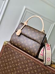 Louis Vuitton Cluny BB Monogram 28x20x10cm - 1