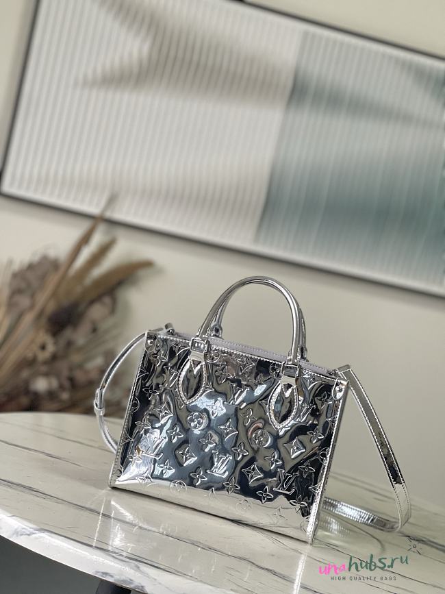 Louis Vuitton Onthego PM Silver 25x11.5x19cm - 1