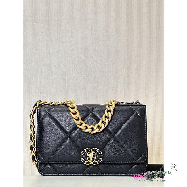 Chanel 19 Wallet on Chain Woc Black Lambskin 19cm - 1
