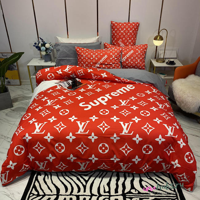 Louis Vuitton x Supreme In Signature Red Monogram Bedding Set - 1