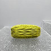 Miu Miu Wander matelassé suede bag green 20x17x6cm - 4
