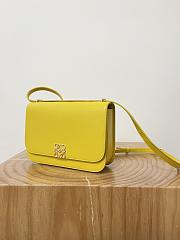 Loewe Goya leather shoulder bag in yellow 22.5x7.5x15cm - 5