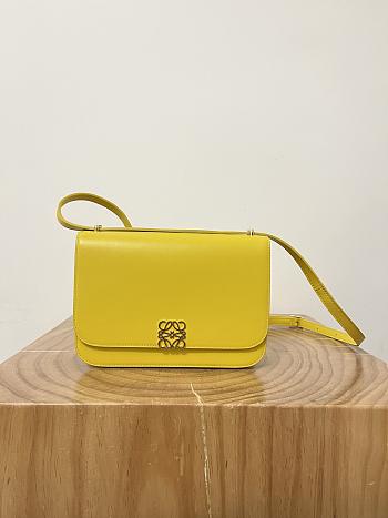 Loewe Goya leather shoulder bag in yellow 22.5x7.5x15cm