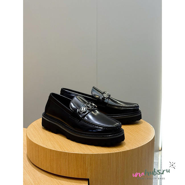 Louis Vuitton District Flat Loafer Black Calf Leather - 1
