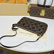 Louis Vuitton Pochette Accessoires Monogram 23.5x4x13.5cm - 2