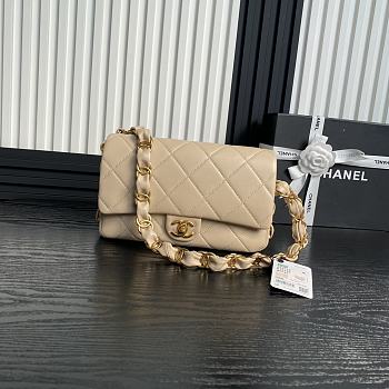 Chanel Flap Bag Beige Lambskin Gold 26x17x8cm