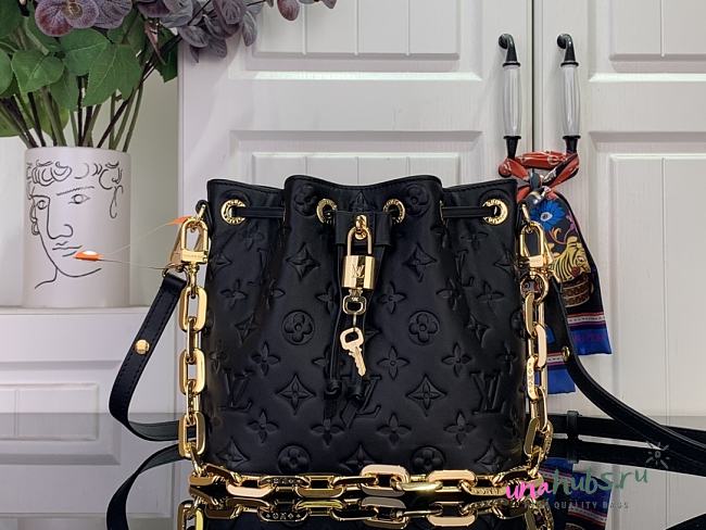 Louis Vuitton Coussin Bucket Coussin black 20x20x10cm - 1