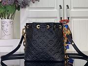 Louis Vuitton Coussin Bucket Coussin black 20x20x10cm - 2