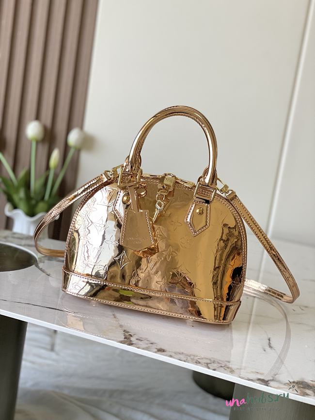 Louis Vuitton Alma Bag Gold 23.5x17.5x11.5cm - 1