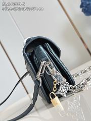 Louis Vuitton Pochette Metis East West Monogram 21x13x6cm - 2