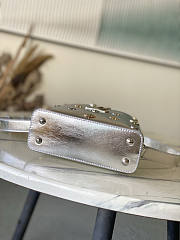 Louis Vuitton Mini Capucines Silver 21x14x8cm - 4