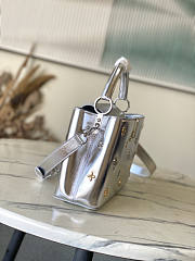 Louis Vuitton Capucines Silver BB 27x18x9cm - 4