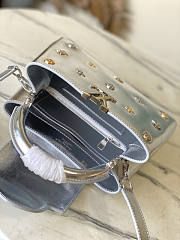 Louis Vuitton Capucines Silver BB 27x18x9cm - 2