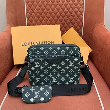 Louis Vuitton Trio Messenger Bag Green 25x18.5x7cm