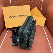 Louis Vuitton Trio Messenger Bag Green 25x18.5x7cm - 4
