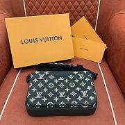 Louis Vuitton Trio Messenger Bag Green 25x18.5x7cm - 3