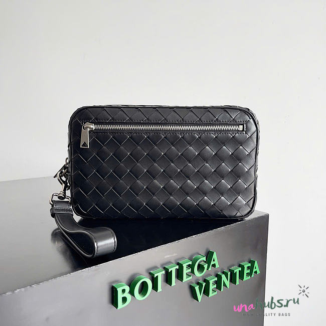Bottega Veneta Intrecciato Pouch With Wristlet 25x15.5x6.5cm - 1