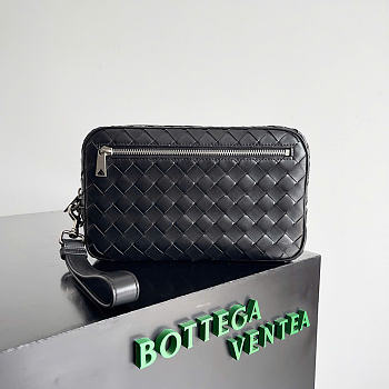 Bottega Veneta Intrecciato Pouch With Wristlet 25x15.5x6.5cm