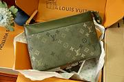 Louis Vuitton Pochette Voyage Souple Monogram Green 27x20x5cm - 4