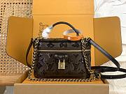 Louis Vuitton Vanity Chain Pouch Monogram 19x11.5x6.5cm - 1