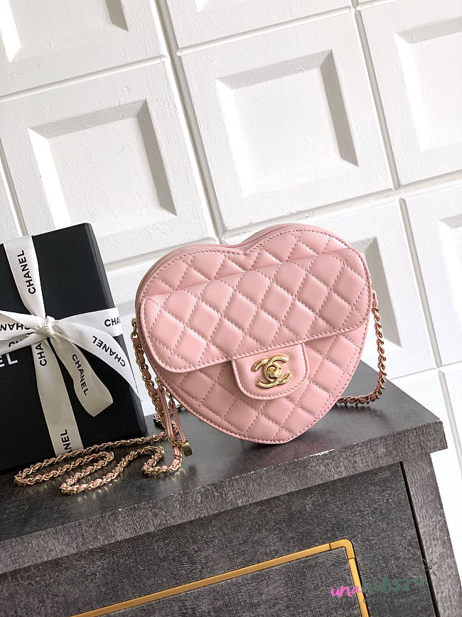 Chanel New Heart Shaped Bag Pink Lambskin 18x19x5.5cm - 1