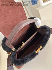 Louis Vuitton Capucines MM Souple Suede 33x24x12cm - 2