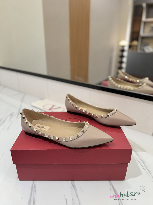 Valentino Garavani Rockstud leather ballet beige flats - 1