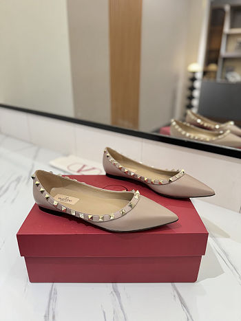 Valentino Garavani Rockstud leather ballet beige flats