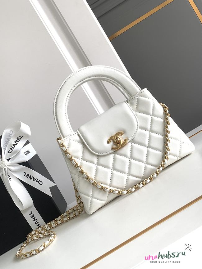 Chanel Kelly Bag in White - 19x13x7cm - 1