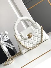 Chanel Kelly Bag in White - 19x13x7cm - 1